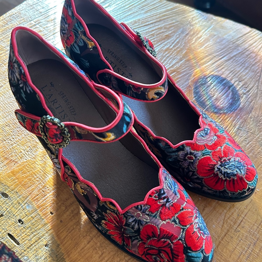 L'ATISTE Red Floral Mary Jane Shoes